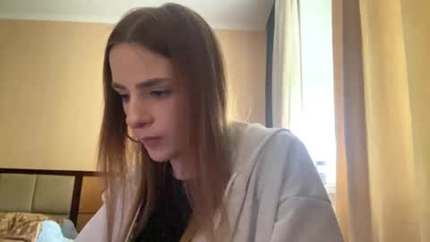 Snapshot of suzannetigerino chatting on 22, 5, 2026 Emila online show from 22, 5, 2026