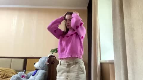 Snapshot of suzannetigerino chatting on 27, 5, 2026 Emila online show from 27, 5, 2026
