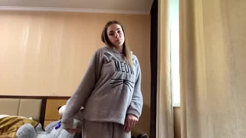 Snapshot of suzannetigerino chatting on 28, 5, 2026 Emila online show from 28, 5, 2026