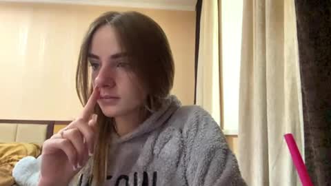 Snapshot of suzannetigerino chatting on 31, 5, 2026 Emila online show from 31, 5, 2026