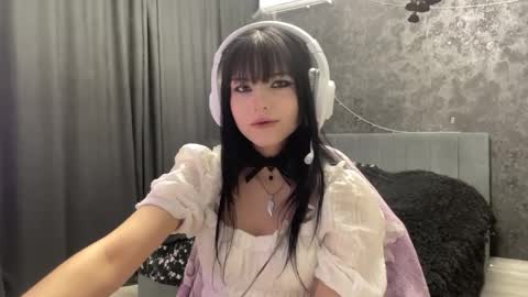 Snapshot of suziebanach chatting on 31, 3, 2026 EmilySuonn online show from 31, 3, 2026