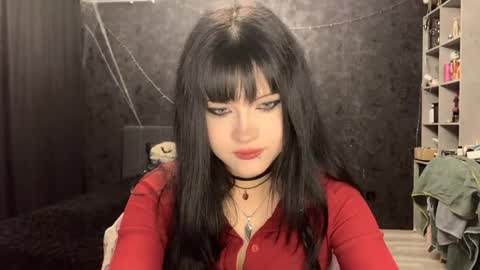 Snapshot of suziebanach chatting on 27, 4, 2026 EmilySuonn online show from 27, 4, 2026