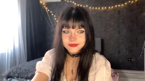 Snapshot of suziebanach chatting on 7, 5, 2026 EmilySuonn online show from 7, 5, 2026