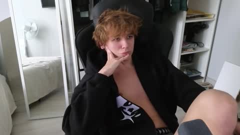 Snapshot of sw33theart_b0y chatting on 9, 10, 2025 Nate 3 online show from 9, 10, 2025
