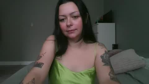 Snapshot of sweatymommy chatting on 26, 9, 2025 Nelly online show from 26, 9, 2025