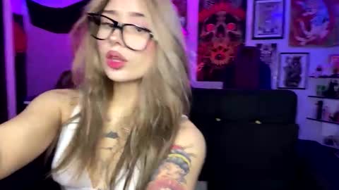 Snapshot of sweeetbabyy22 chatting on 16, 12, 2025 Valeria online show from 16, 12, 2025