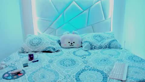 Nikki model independent online show from 25, 11, 2025