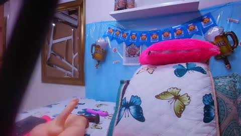 Snapshot of sweegirl_ chatting on 25, 9, 2025 Debora online show from 25, 9, 2025