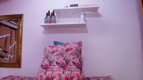 Snapshot of sweegirl_ chatting on 30, 9, 2025 Debora online show from 30, 9, 2025