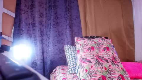 Snapshot of sweegirl_ chatting on 11, 10, 2025 Debora online show from 11, 10, 2025