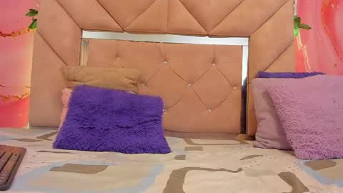 sweet__luna__ online show from 8, 6, 2026
