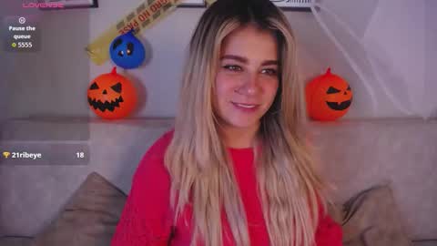 Snapshot of sweet_bella_valery_ chatting on 29, 10, 2025 Bella Valery online show from 29, 10, 2025