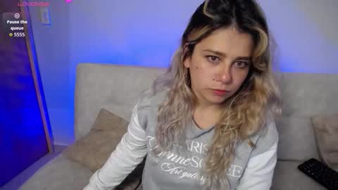 Snapshot of sweet_bella_valery_ chatting on 16, 11, 2025 Bella Valery online show from 16, 11, 2025