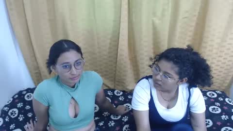 Snapshot of sweet_body69 chatting on 19, 10, 2025 daisy and sweet online show from 19, 10, 2025