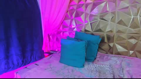  emmili  online show from 16, 1, 2025