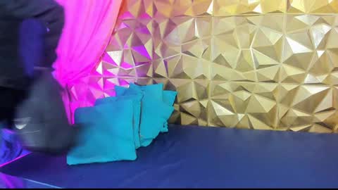  emmili  online show from 17, 1, 2025