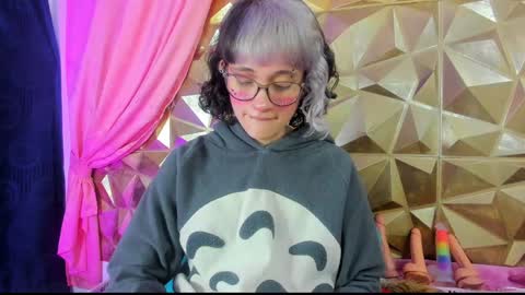  emmili  online show from 20, 1, 2025