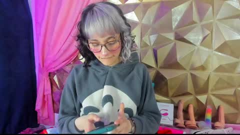  emmili  online show from 24, 1, 2025