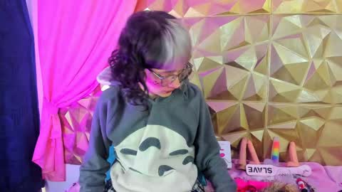  emmili  online show from 2, 2, 2025