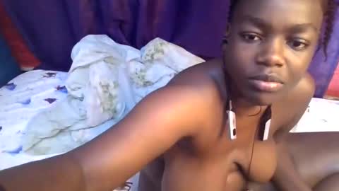 Snapshot of sweet_hennessey chatting on 4, 5, 2026 sweet_hennessey online show from 4, 5, 2026