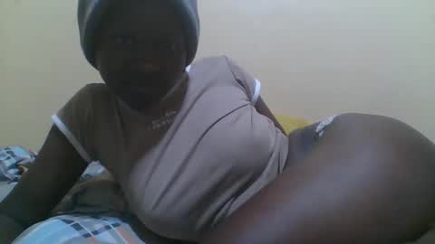 Snapshot of sweet_katrina2 chatting on 4, 3, 2025 millarn online show from 4, 3, 2025