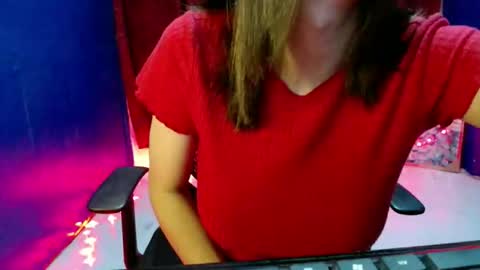 Snapshot of sweet_like_angel143 chatting on 29, 5, 2026 angie online show from 29, 5, 2026