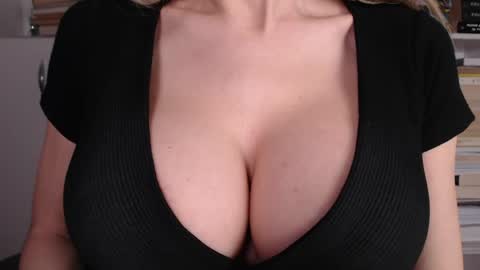 Snapshot of sweet_lil_thing chatting on 29, 5, 2026 Jen online show from 29, 5, 2026