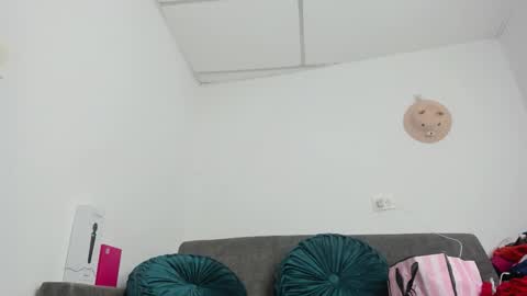 Snapshot of sweet_litle chatting on 22, 2, 2026 sweet_litle online show from 22, 2, 2026