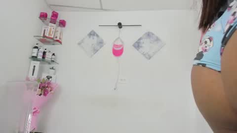 Snapshot of sweet_litle chatting on 7, 7, 2026 sweet_litle online show from 7, 7, 2026