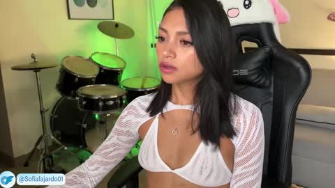 Snapshot of sweet_littleee chatting on 13, 12, 2024 free private online show from 13, 12, 2024