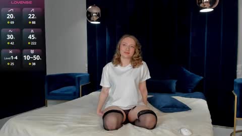 Snapshot of sweet_love_kitty chatting on 3, 2, 2025 Sofia online show from 3, 2, 2025