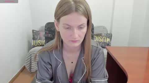 Snapshot of sweet_melody_of_ur_heart chatting on 17, 6, 2026 Mila online show from 17, 6, 2026