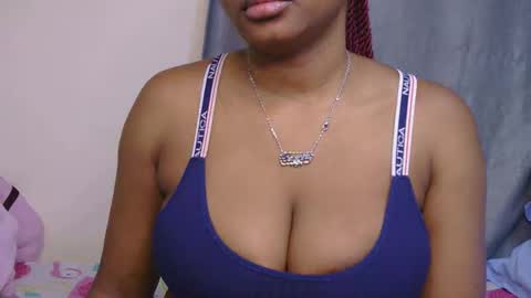 Snapshot of sweet_miah12 chatting on 17, 5, 2026 Queen debby online show from 17, 5, 2026