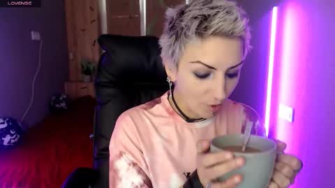 Snapshot of sweet_n_strong chatting on 19, 11, 2025 sweet_n_strong online show from 19, 11, 2025