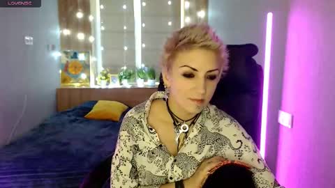 Snapshot of sweet_n_strong chatting on 4, 12, 2025 sweet_n_strong online show from 4, 12, 2025