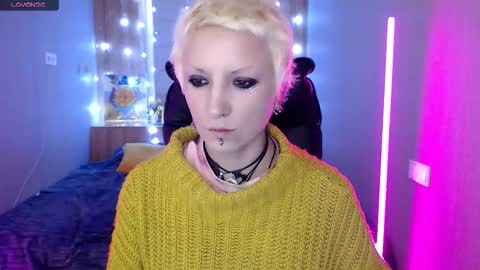 Snapshot of sweet_n_strong chatting on 14, 12, 2025 sweet_n_strong online show from 14, 12, 2025