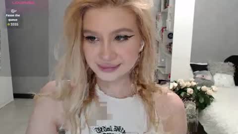 Snapshot of sweet_nicole_333 chatting on 11, 10, 2025 sweet_nicole_333 online show from 11, 10, 2025