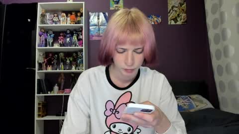 Snapshot of sweet_peach__ chatting on 27, 4, 2026 kira online show from 27, 4, 2026