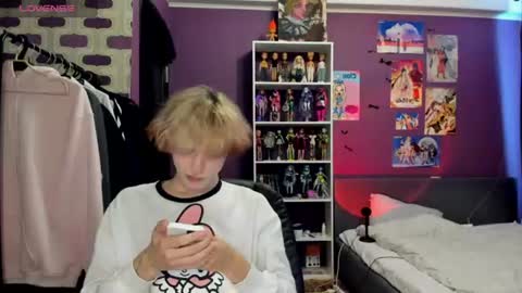 Snapshot of sweet_peach__ chatting on 10, 7, 2026 kira online show from 10, 7, 2026