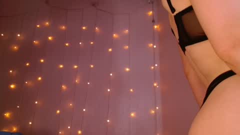 Snapshot of sweet_rosely chatting on 3, 12, 2025 Sweet Rosely online show from 3, 12, 2025