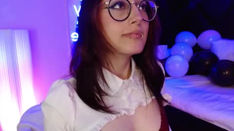 Roxanee online show from 7, 11, 2025