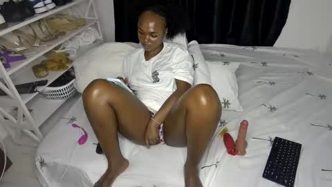 Snapshot of sweet_spoon chatting on 8, 11, 2025 Nina online show from 8, 11, 2025