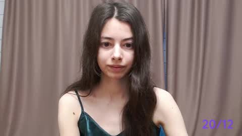 Snapshot of sweet_sweet_angel chatting on 20, 12, 2024 Angel online show from 20, 12, 2024