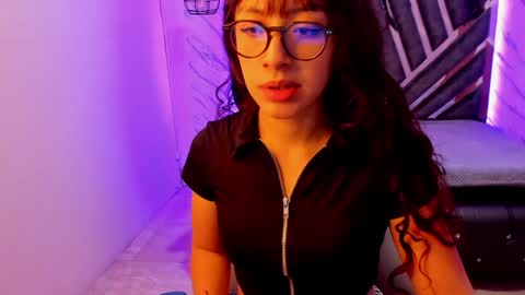 Snapshot of sweet_venus4 chatting on 4, 1, 2025 sweet_venus4 online show from 4, 1, 2025