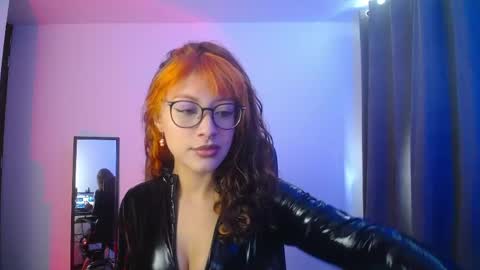 Snapshot of sweet_venus4 chatting on 24, 4, 2026 sweet_venus4 online show from 24, 4, 2026
