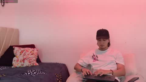sweetauracouple online show from 24, 5, 2026