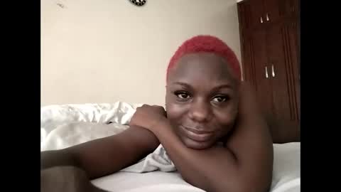 Snapshot of sweetbee018 chatting on 10, 4, 2026 Lunargirl online show from 10, 4, 2026