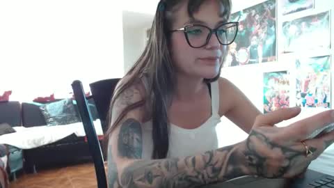 Snapshot of sweetbella_444 chatting on 1, 10, 2025 Bella online show from 1, 10, 2025