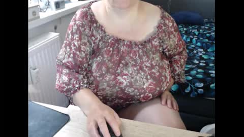 Sweetboobs85h online show from 14, 9, 2025