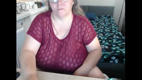 Sweetboobs85h online show from 29, 9, 2025